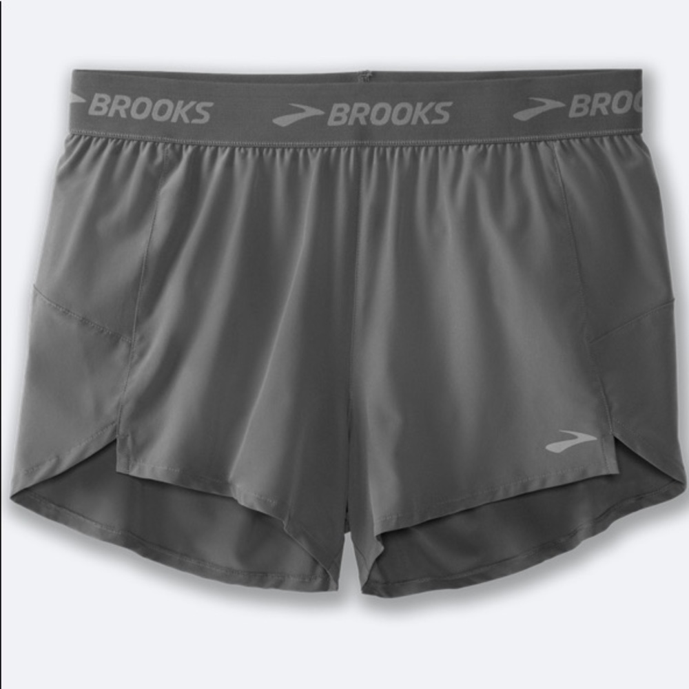 NWT Brooks Medium Women Chaser 3” running shorts